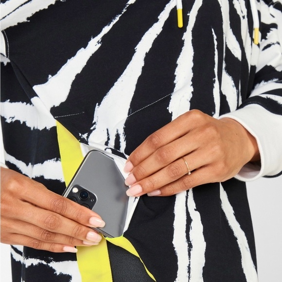 Fabletics Jasmine Size Small Side Slit Pullover Hoodie Black White Big Spinner - Picture 10 of 12